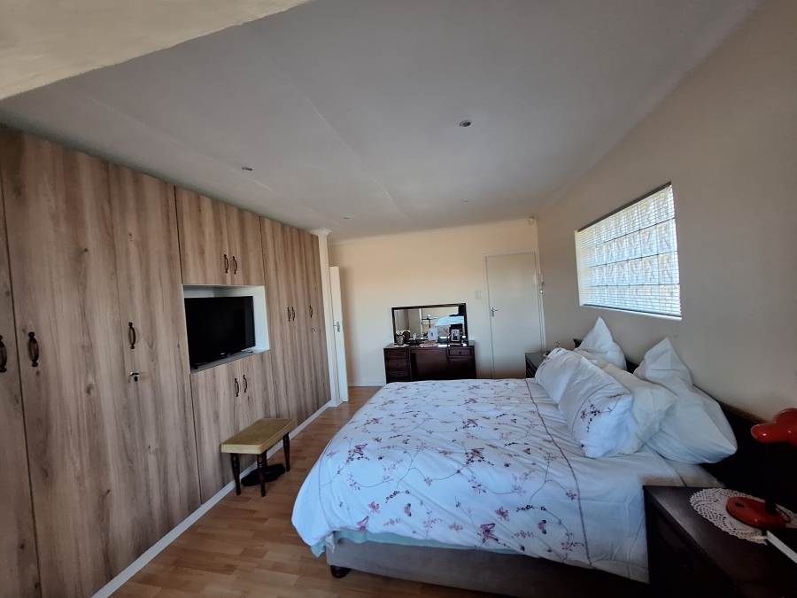 3 Bedroom Property for Sale in Levallia Western Cape